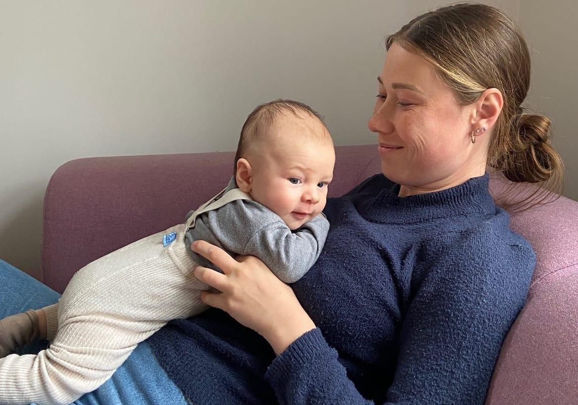 Baby opnår hovedkontrol - 0 til 2 måneder