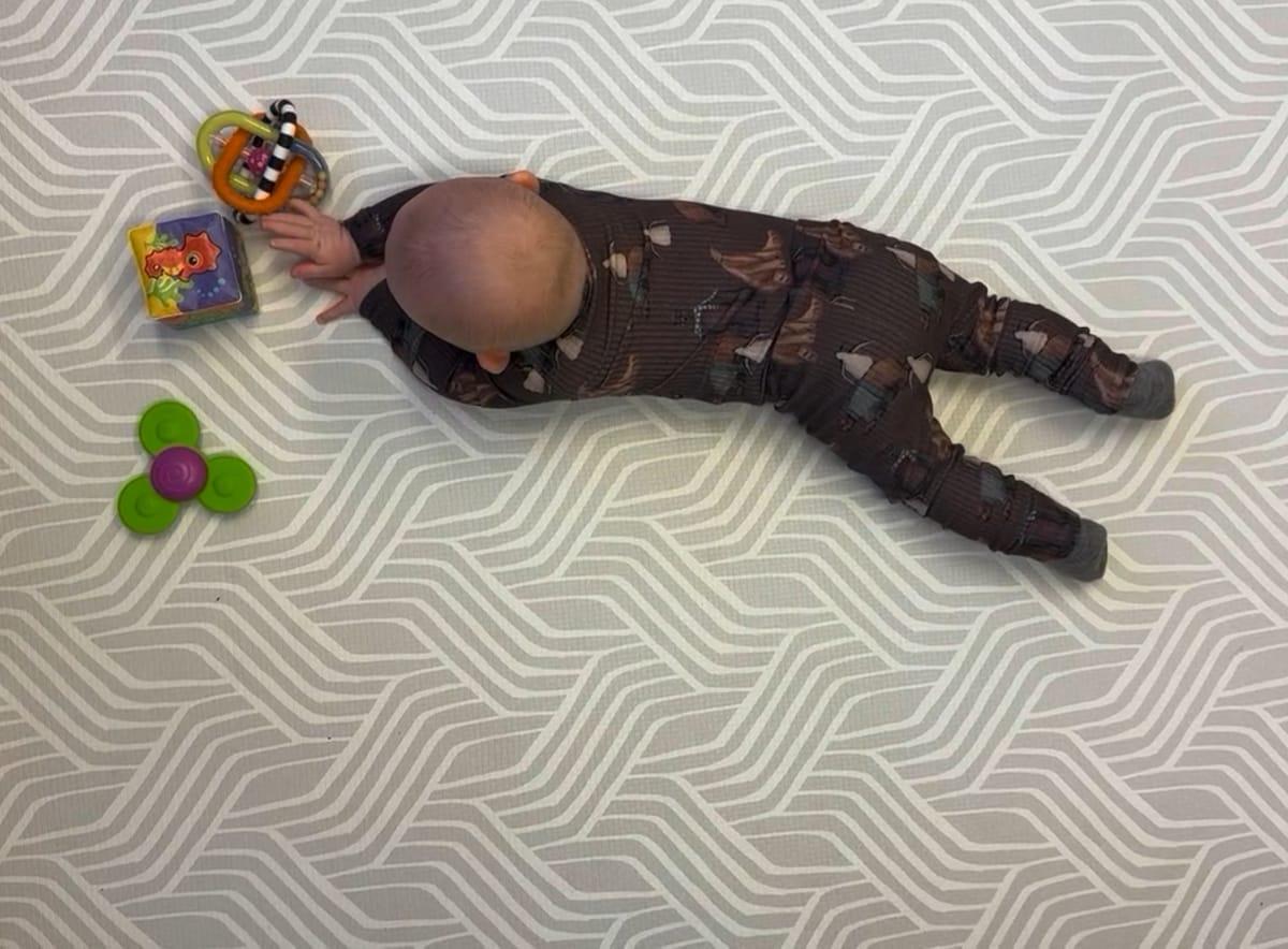 Baby har aktive ben - 3 til 5 måneder