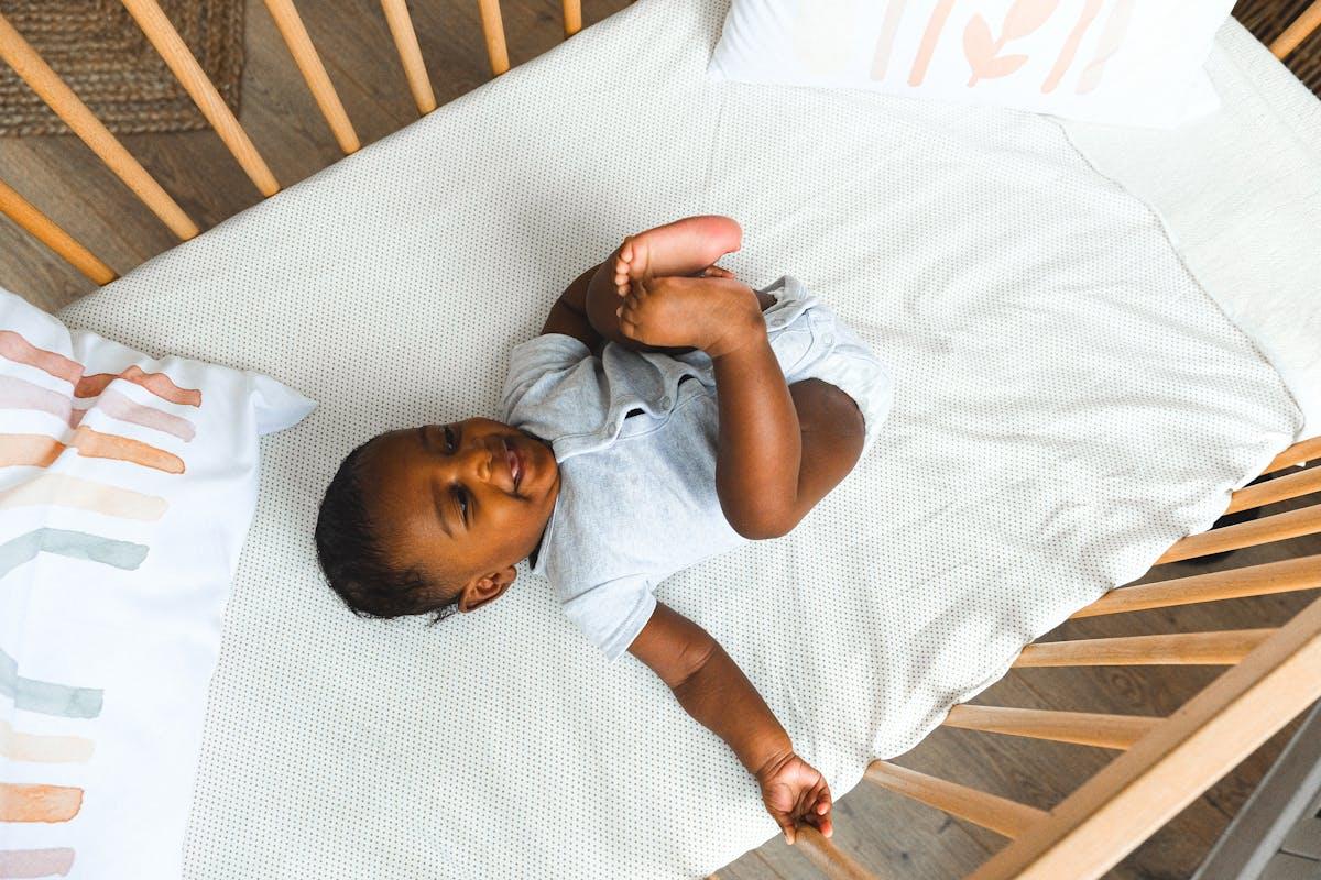 Baby tager fat i fødderne - 6 til 8 måneder