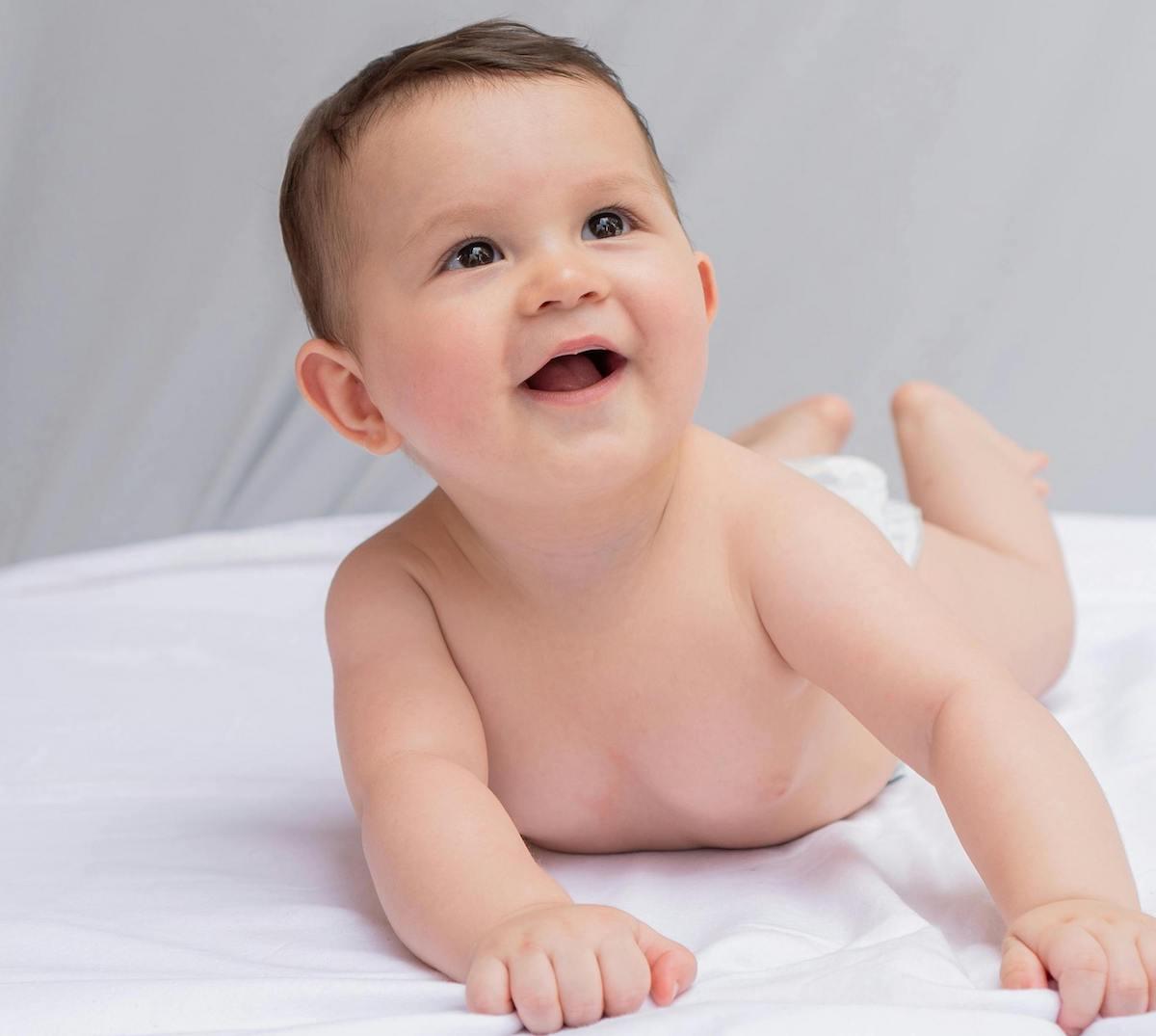 Baby kan trille fra mave til ryg - 6 til 8 måneder