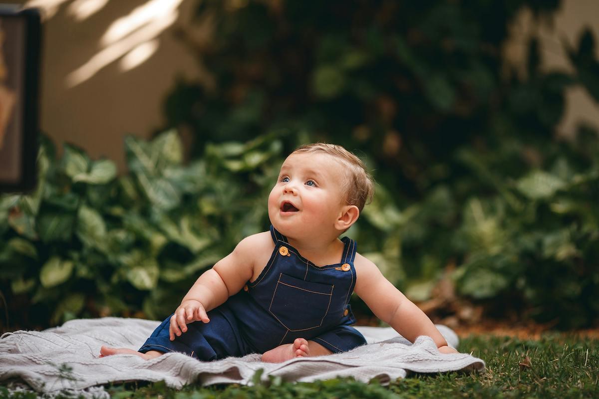 Baby sætter sig selv op - 8 til 10 måneder